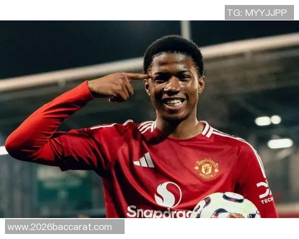 奥比马丁随曼联一线队训练舍什科受伤或为他创造机会