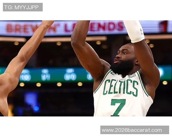 杰伦布朗轻松发挥9投5中贡献15分7篮板4助攻展现全能实力 杰伦布朗轻松发挥9投5中贡献15分7篮板4助攻展现全能实力